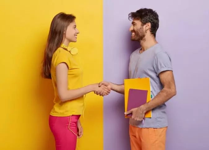 Contoh teks perkenalan diri dalam Bahasa Inggris © 2022 berbagai sumber 