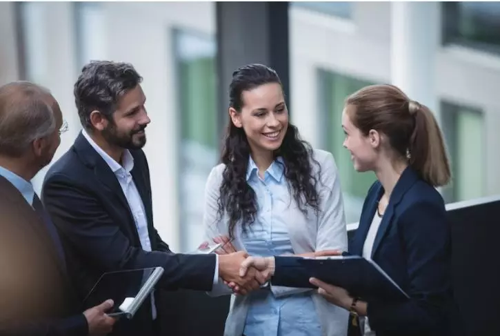 Contoh teks perkenalan diri dalam Bahasa Inggris © 2022 berbagai sumber 