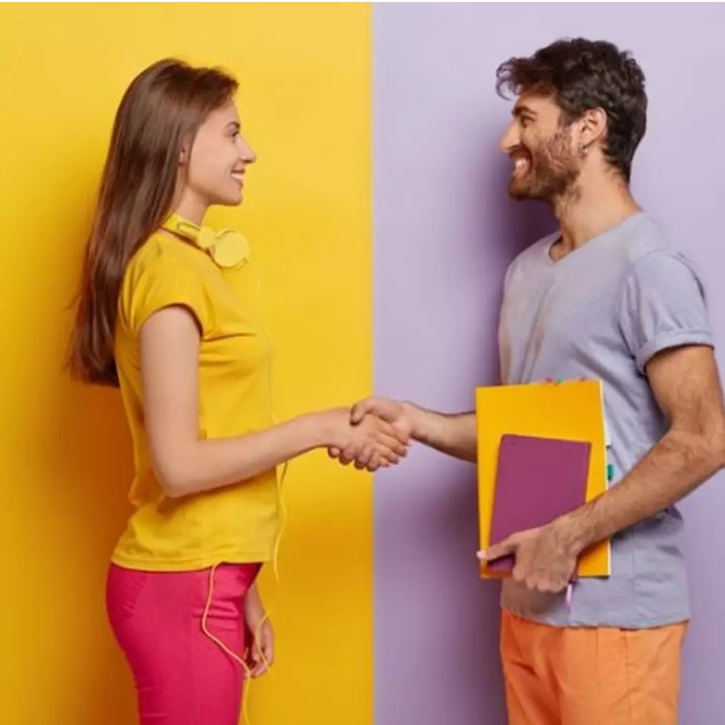 10 Contoh teks perkenalan diri dalam Bahasa Inggris dan terjemahannya