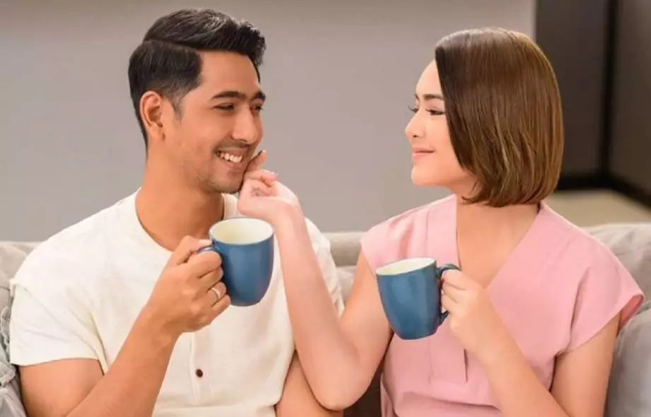 Amanda Manopo dan pasangan di iklan Berbagai sumber Amanda Manopo dan pasangan di iklan Berbagai sumber