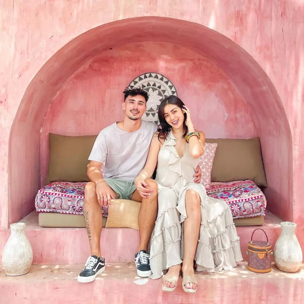 Jessica Iskandar baby bump © Instagram