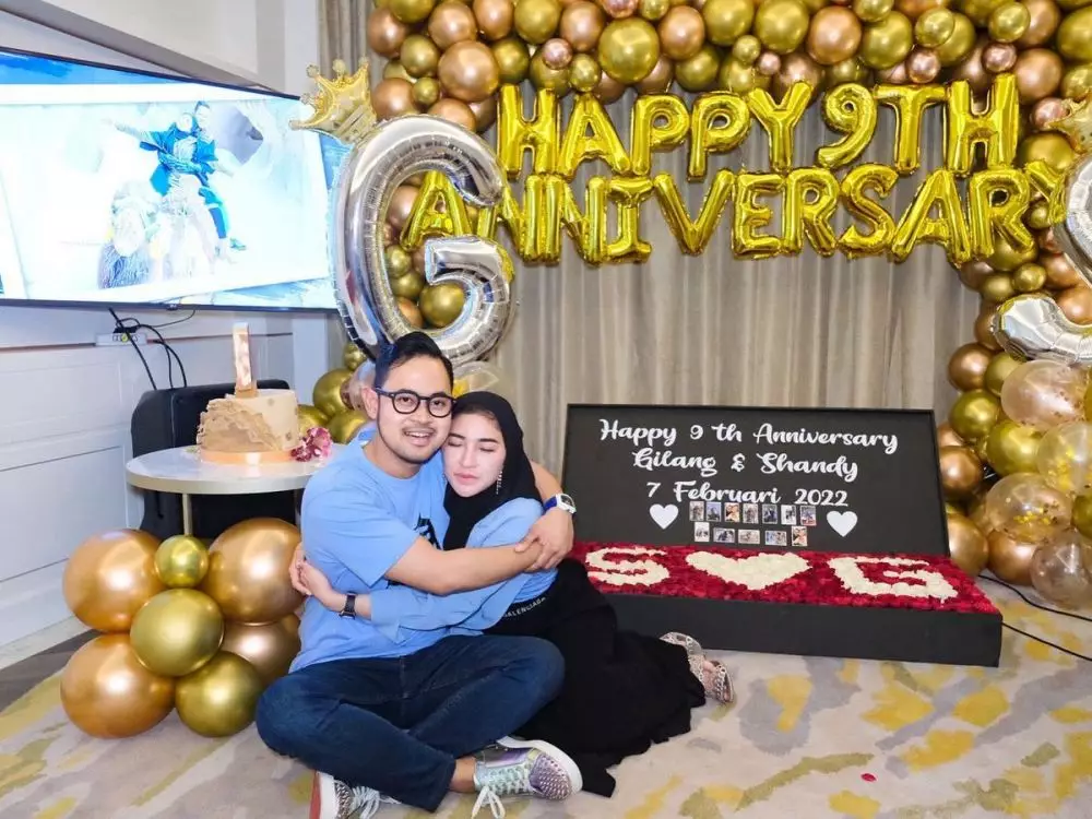 Crazy rich dan pasangan Berbagai sumber