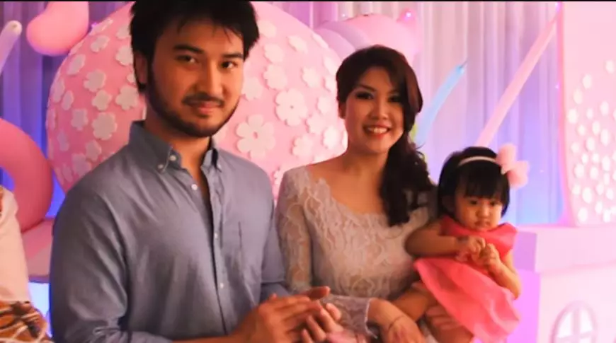 Crazy rich dan pasangan Berbagai sumber