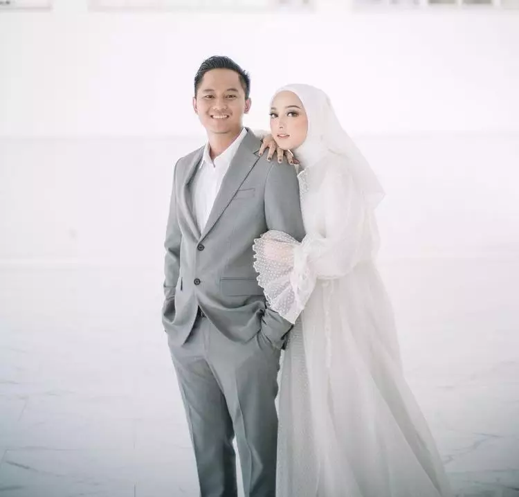 Crazy rich dan pasangan Berbagai sumber