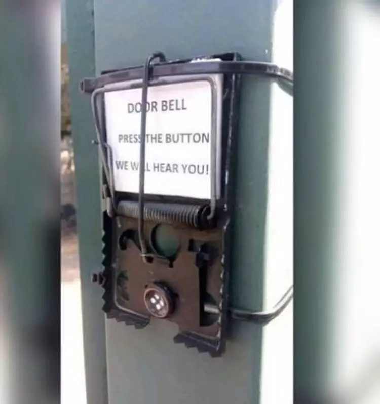 benda disuguhkan ke tamu lucu © berbagai sumber