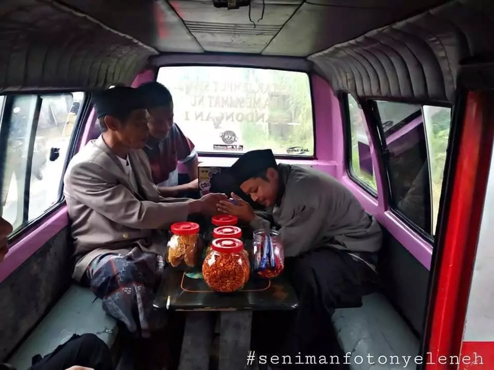 benda disuguhkan ke tamu lucu © berbagai sumber