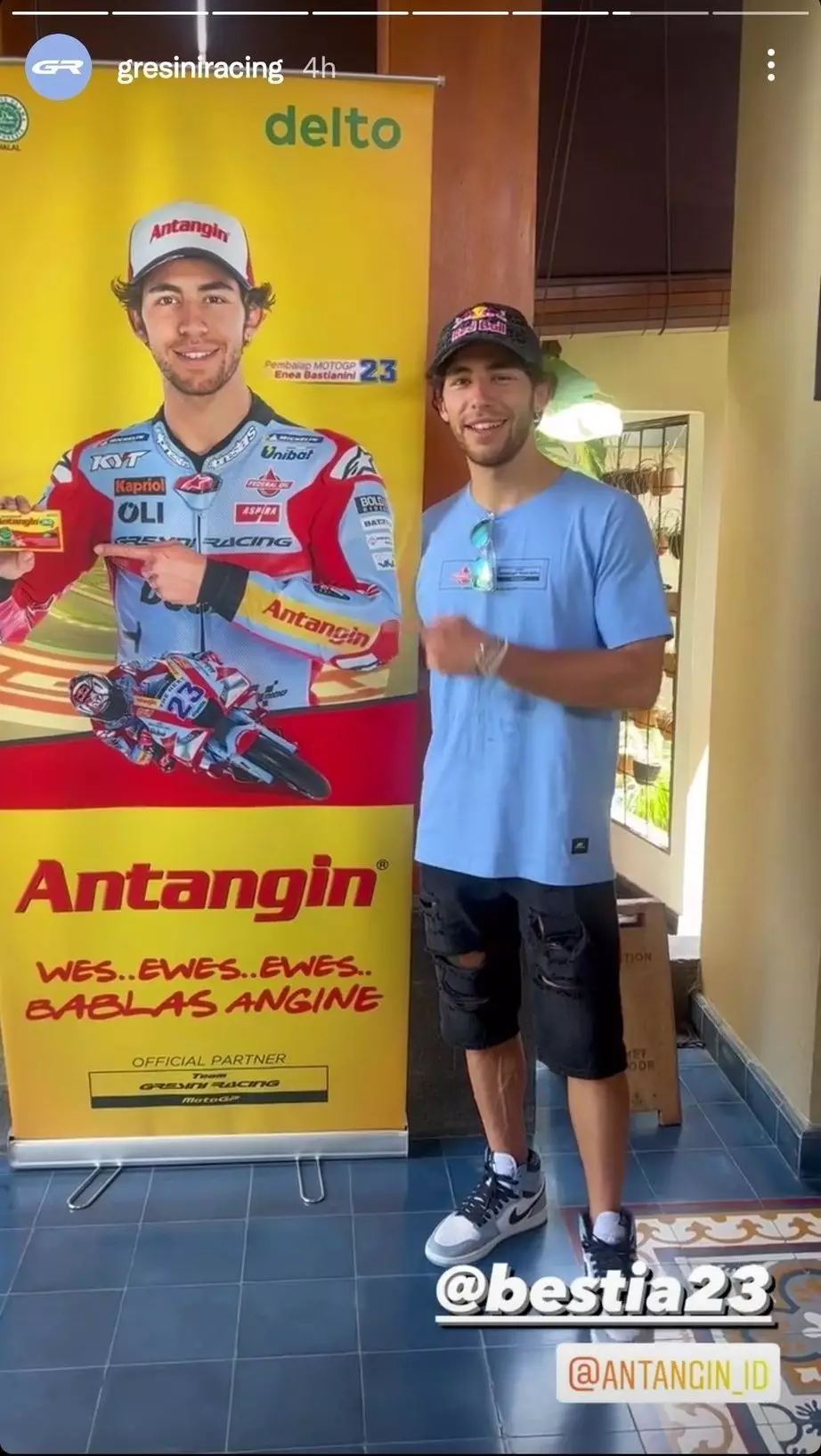 aksi kocak pembalap MotoGP Berbagai sumber aksi kocak pembalap MotoGP Berbagai sumber