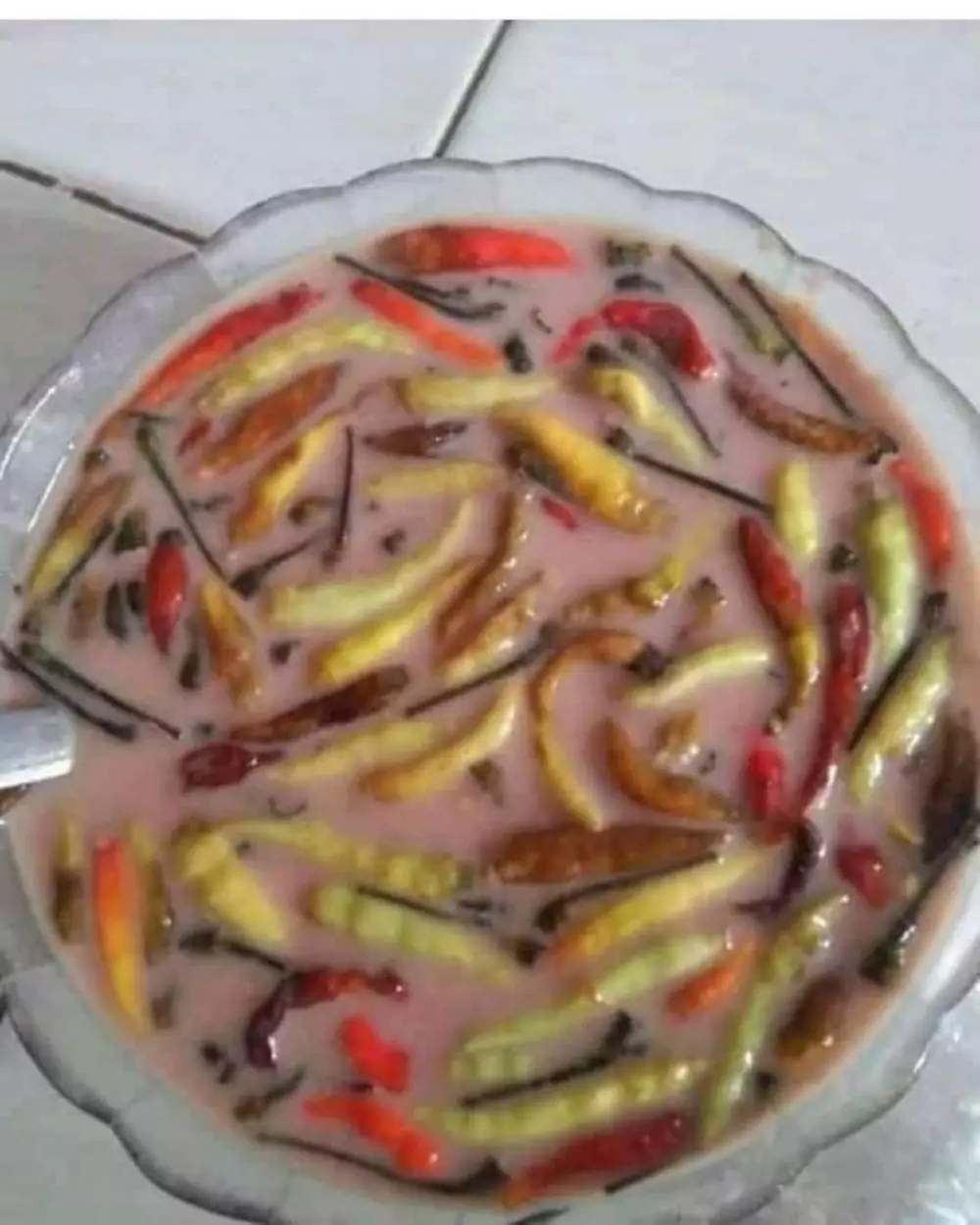 orang menikmati minuman nyeleneh © berbagai sumber