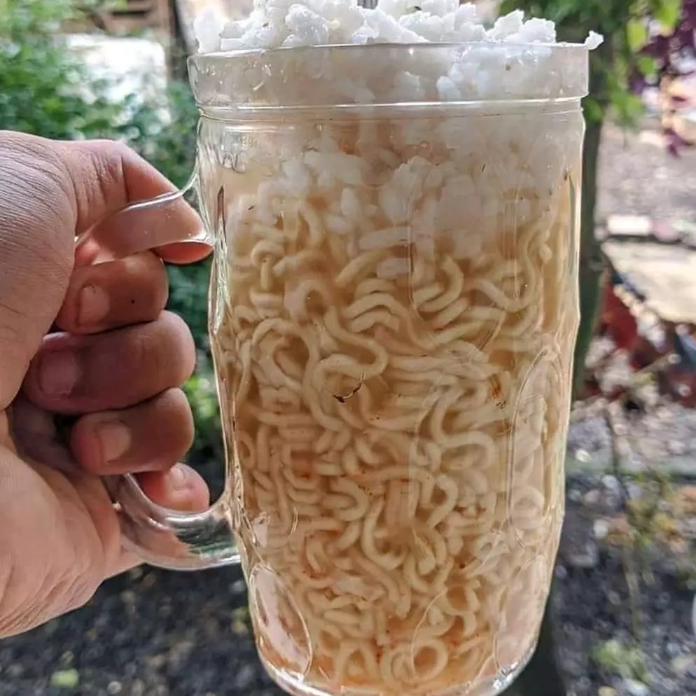 13 Momen lucu orang menikmati minuman ini penampakannya menipu