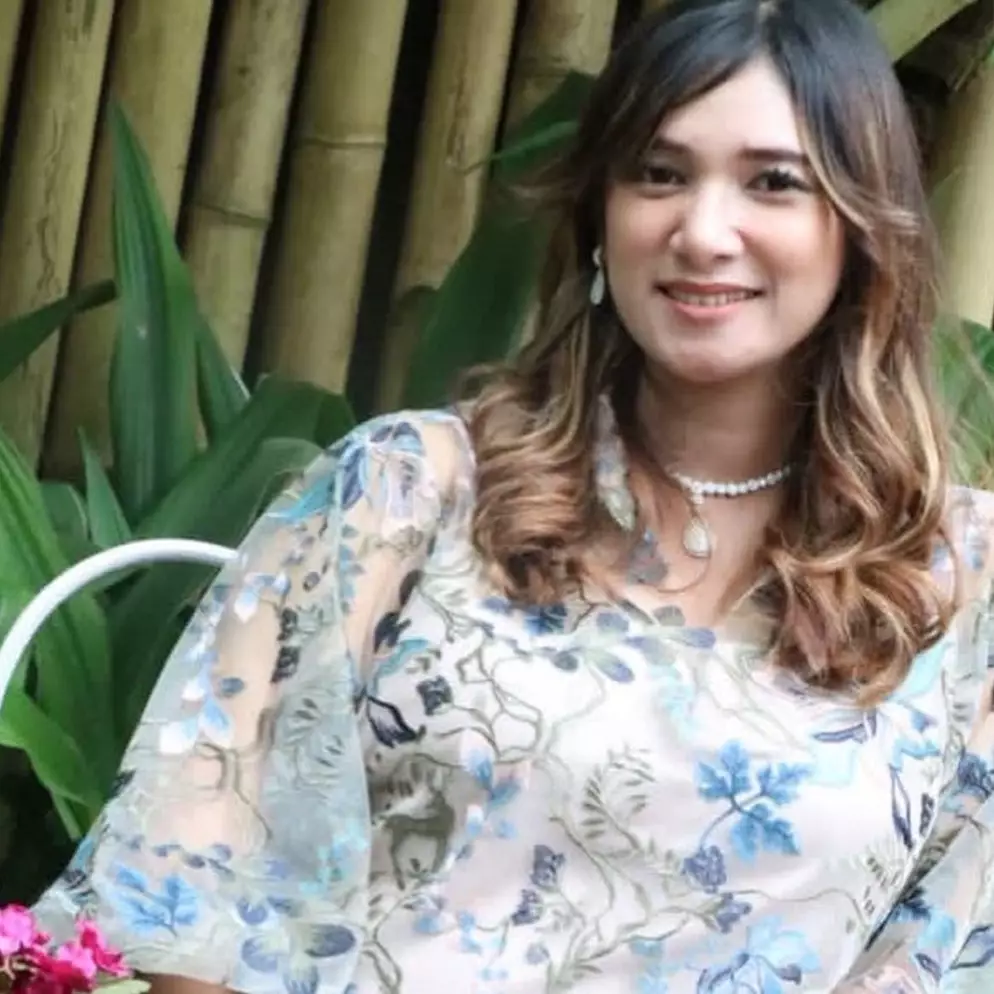 Hamil anak kedua, ini 8 pesona Briptu Eka tunjukkan baby bump