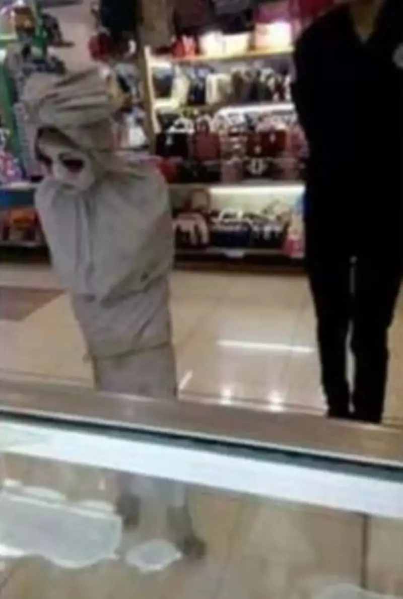 momen orang ke mal malah lucu © 1cak.com momen orang ke mal malah lucu © 1cak.com