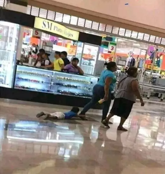 momen orang ke mal malah lucu © 1cak.com momen orang ke mal malah lucu © 1cak.com