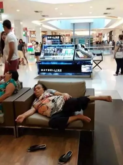 momen orang ke mal malah lucu © 1cak.com momen orang ke mal malah lucu © 1cak.com