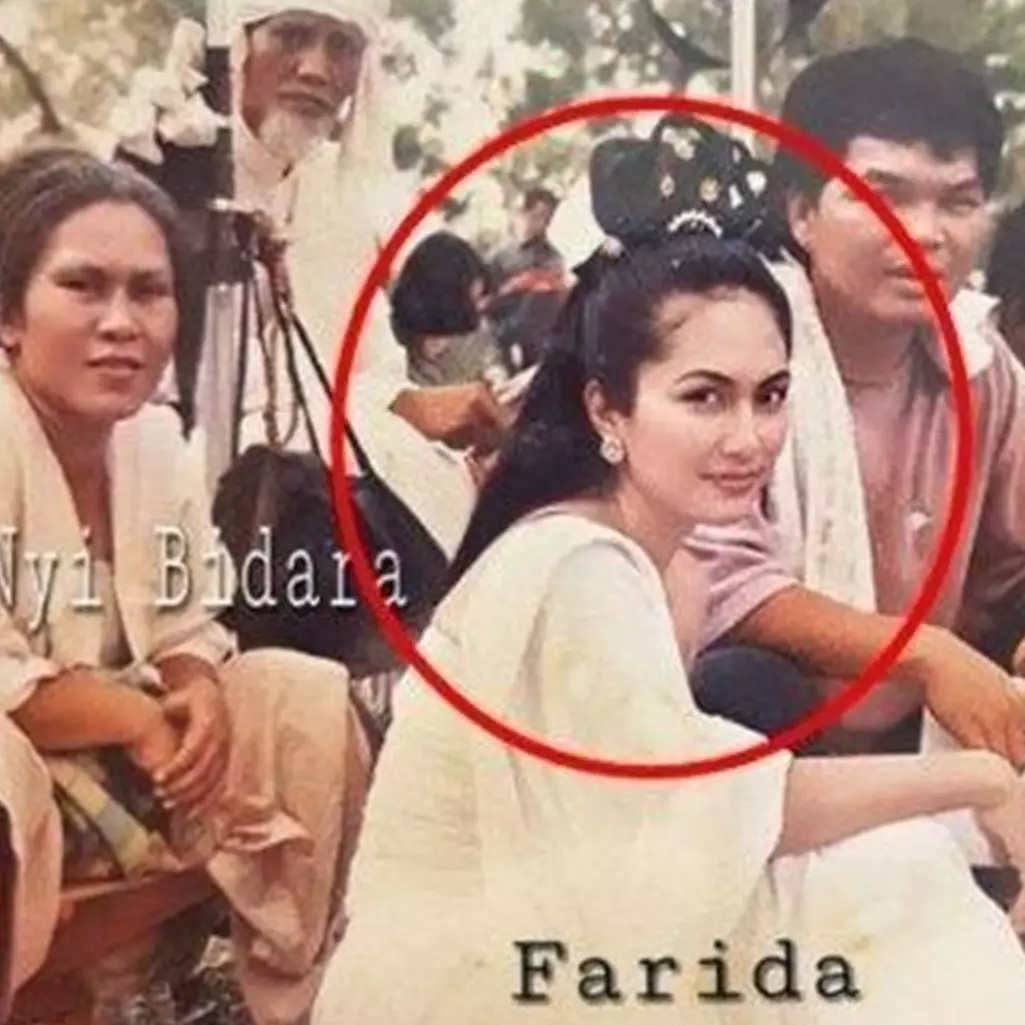 11 Potret terbaru Farida 'Misteri Gunung Merapi', awet muda di usia 47