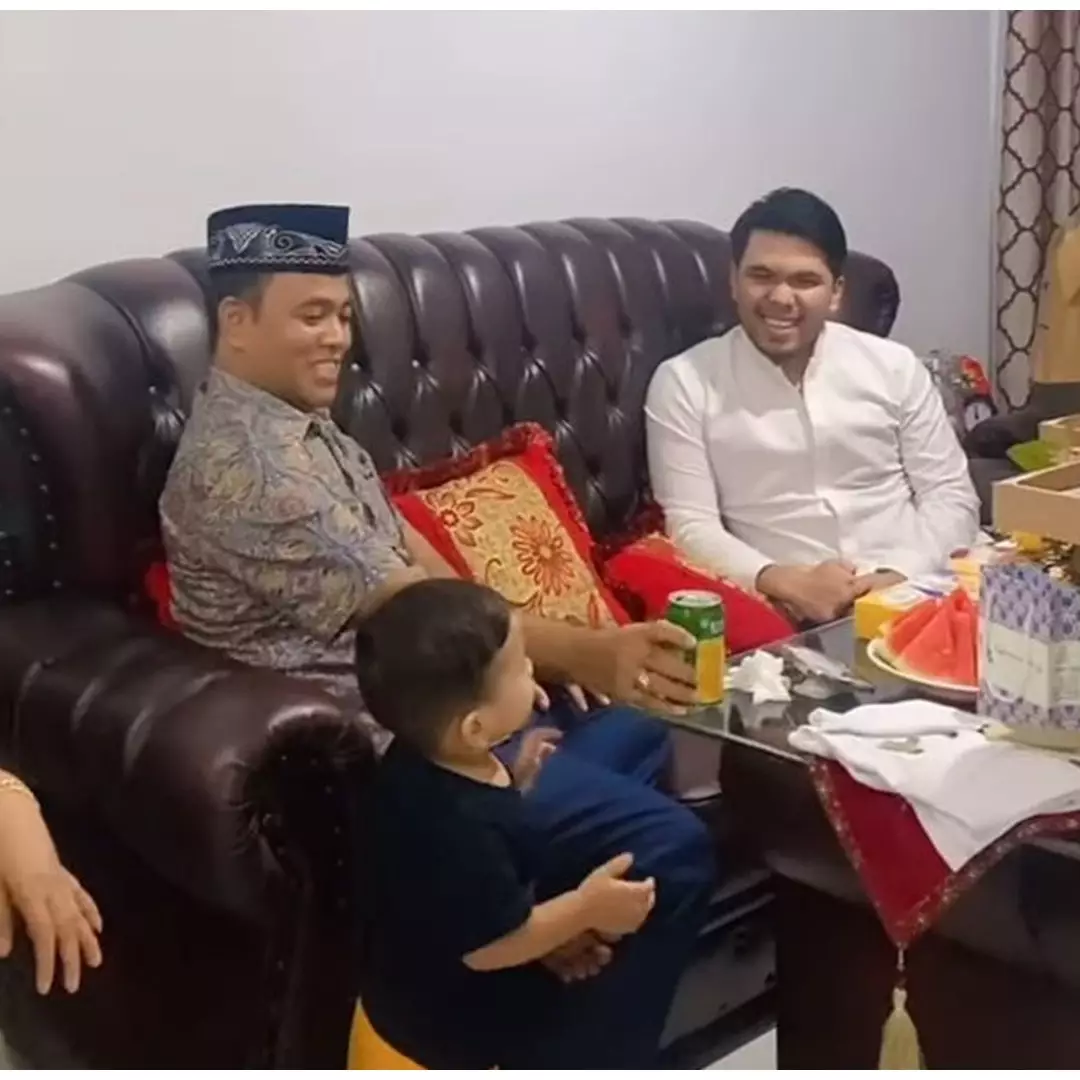 7 Momen pertemuan Thariq Halilintar dan Faisal ayah Fuji, dapat restu?
