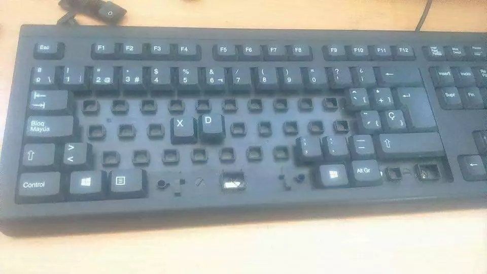 benda yang ada tapi nggak berguna © Instagram