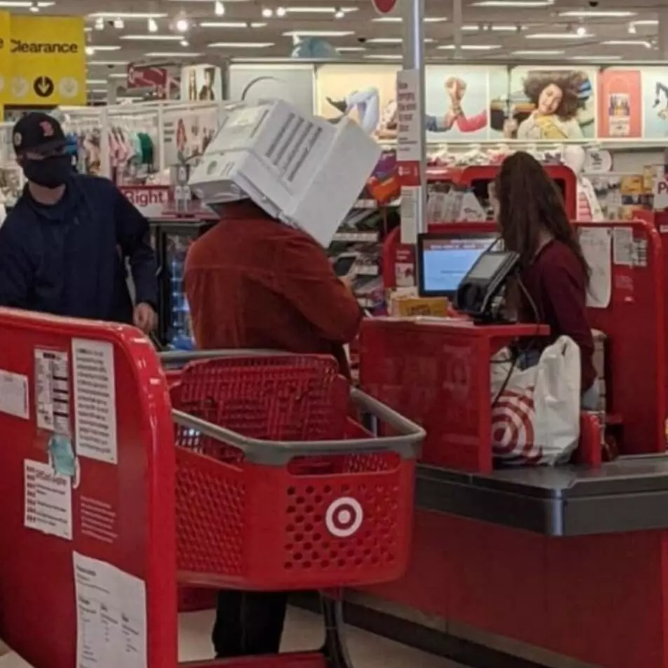 Kelakuan nyeleneh orang saat di mal © 2022 brilio.net