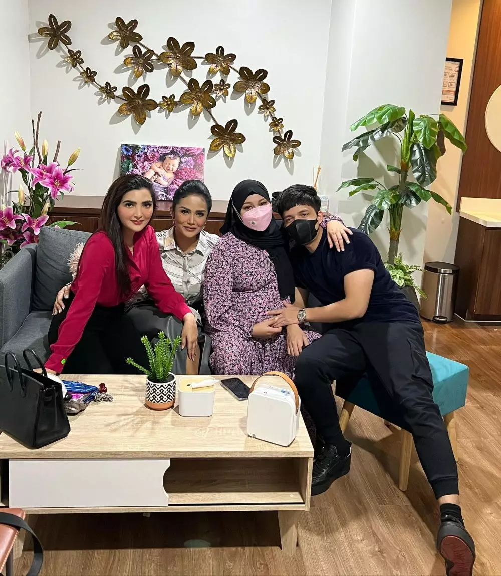 kd ashanty temani aurel ke rumah sakit © berbagai sumber