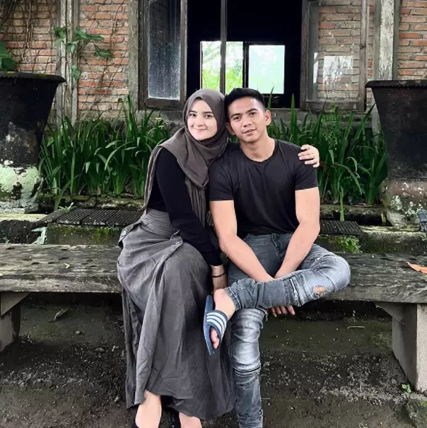 potret mesra Ridho DA dan istrinya Syifa © Instagram