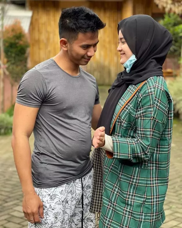 potret mesra Ridho DA dan istrinya Syifa © Instagram