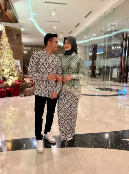 potret mesra Ridho DA dan istrinya Syifa © Instagram