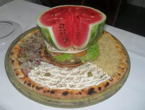 topping pizza nyeleneh © berbagai sumber