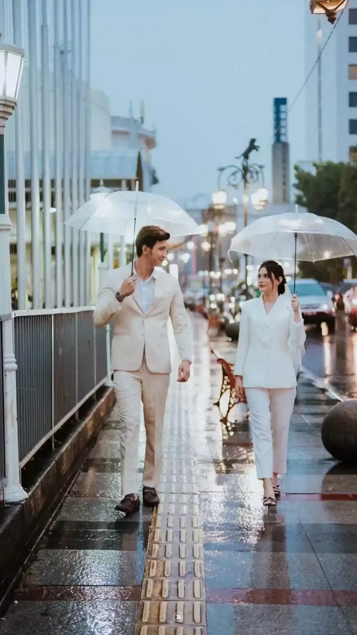 Gaya prewedding adik seleb © Instagram