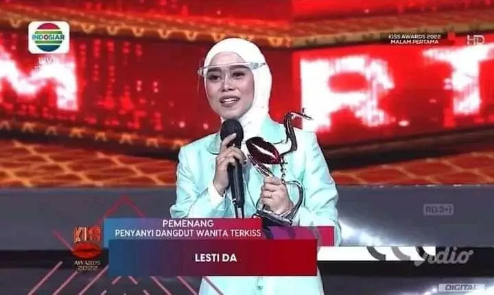 potret lesty di penghargaan kiss awards 2022 © berbagai sumber potret lesty di penghargaan kiss awards 2022 © berbagai sumber