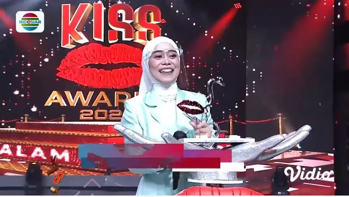 potret lesty di penghargaan kiss awards 2022 © berbagai sumber potret lesty di penghargaan kiss awards 2022 © berbagai sumber