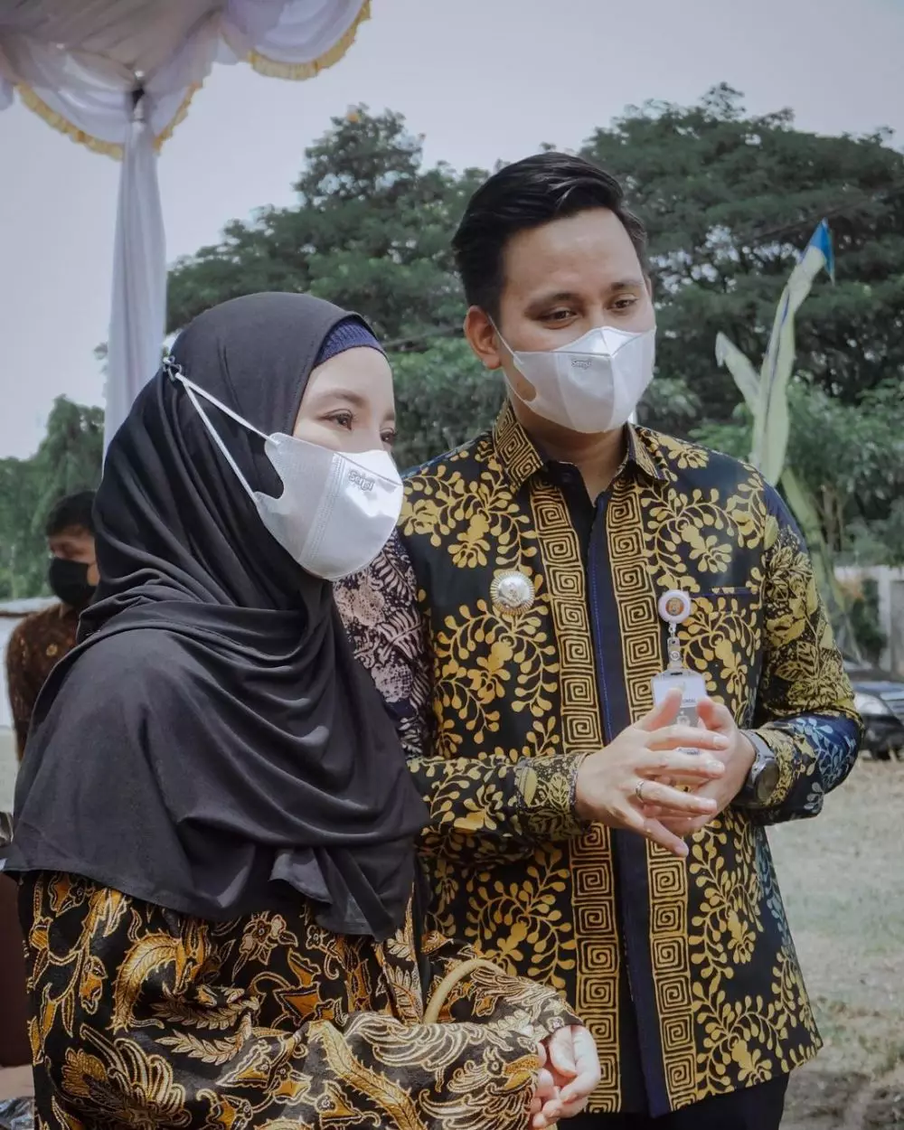 pesona chacha frederica dampingi suami bertugas © instagram pesona chacha frederica dampingi suami bertugas © instagram