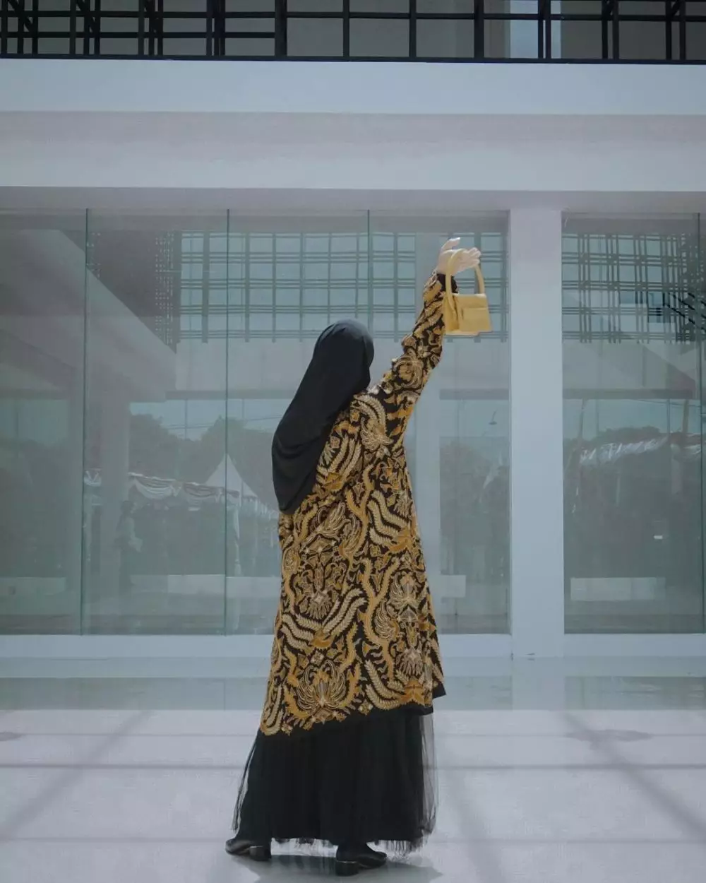 pesona chacha frederica dampingi suami bertugas © instagram pesona chacha frederica dampingi suami bertugas © instagram