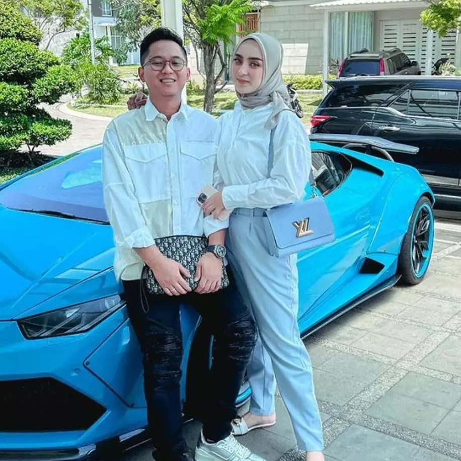 11 Potret rumah crazy rich Doni Salmanan, punya koleksi motor gede
