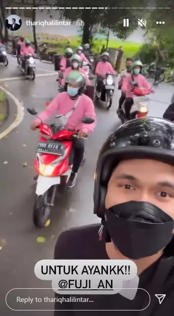 Momen Thariq beri kejutan valentine ke Fuji © Instagram Momen Thariq beri kejutan valentine ke Fuji © Instagram