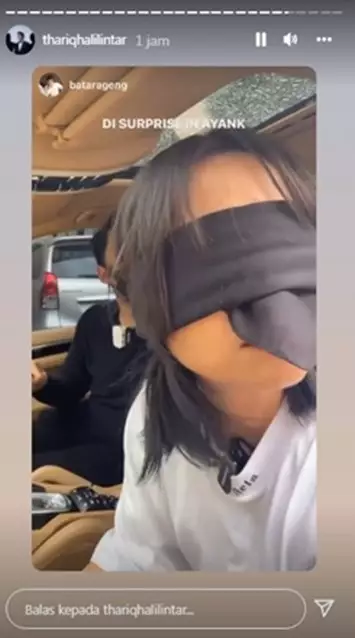 Momen Thariq beri kejutan valentine ke Fuji © Instagram Momen Thariq beri kejutan valentine ke Fuji © Instagram