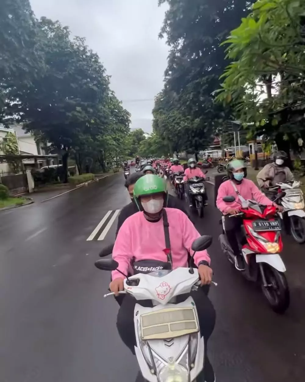 Momen Thariq beri kejutan valentine ke Fuji © Instagram Momen Thariq beri kejutan valentine ke Fuji © Instagram