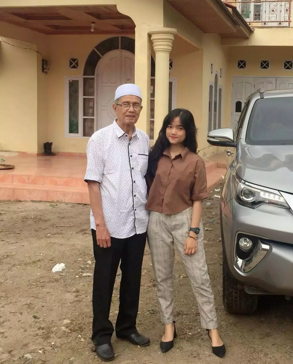 Fuji dan kakek © Instagram Fuji dan kakek © Instagram