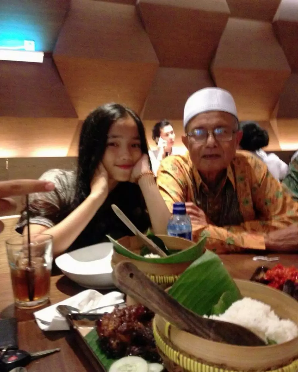 Fuji dan kakek © Instagram Fuji dan kakek © Instagram