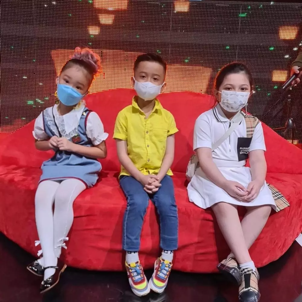 Arsy, Thalia, Djalu Hakim nyanyi Berbagai sumber