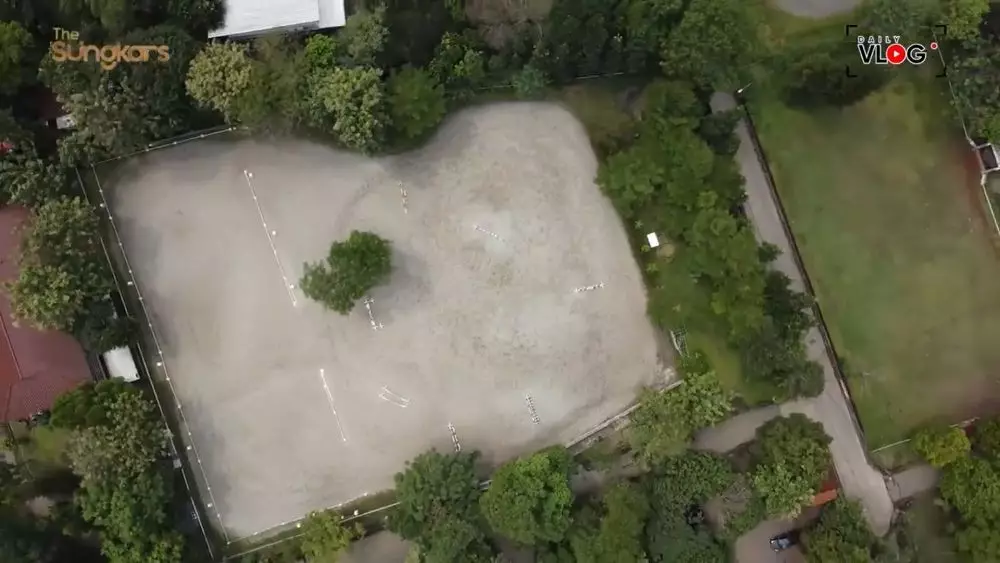 lapangan kuda milik mertua Nabila Syakieb © YouTube