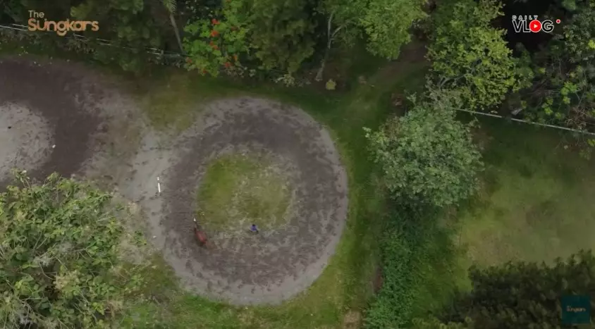 lapangan kuda milik mertua Nabila Syakieb © YouTube