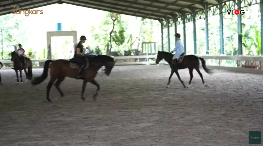 lapangan kuda milik mertua Nabila Syakieb © YouTube