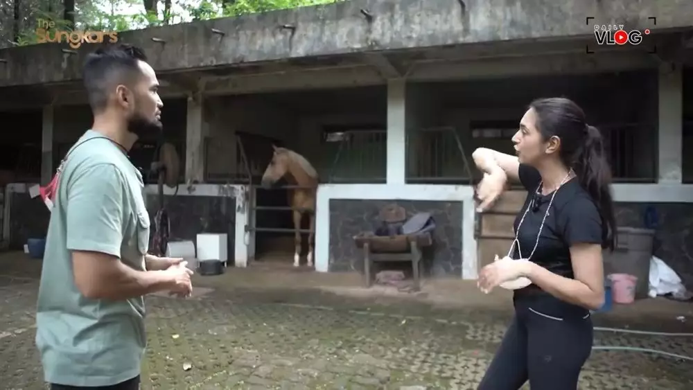 lapangan kuda milik mertua Nabila Syakieb © YouTube