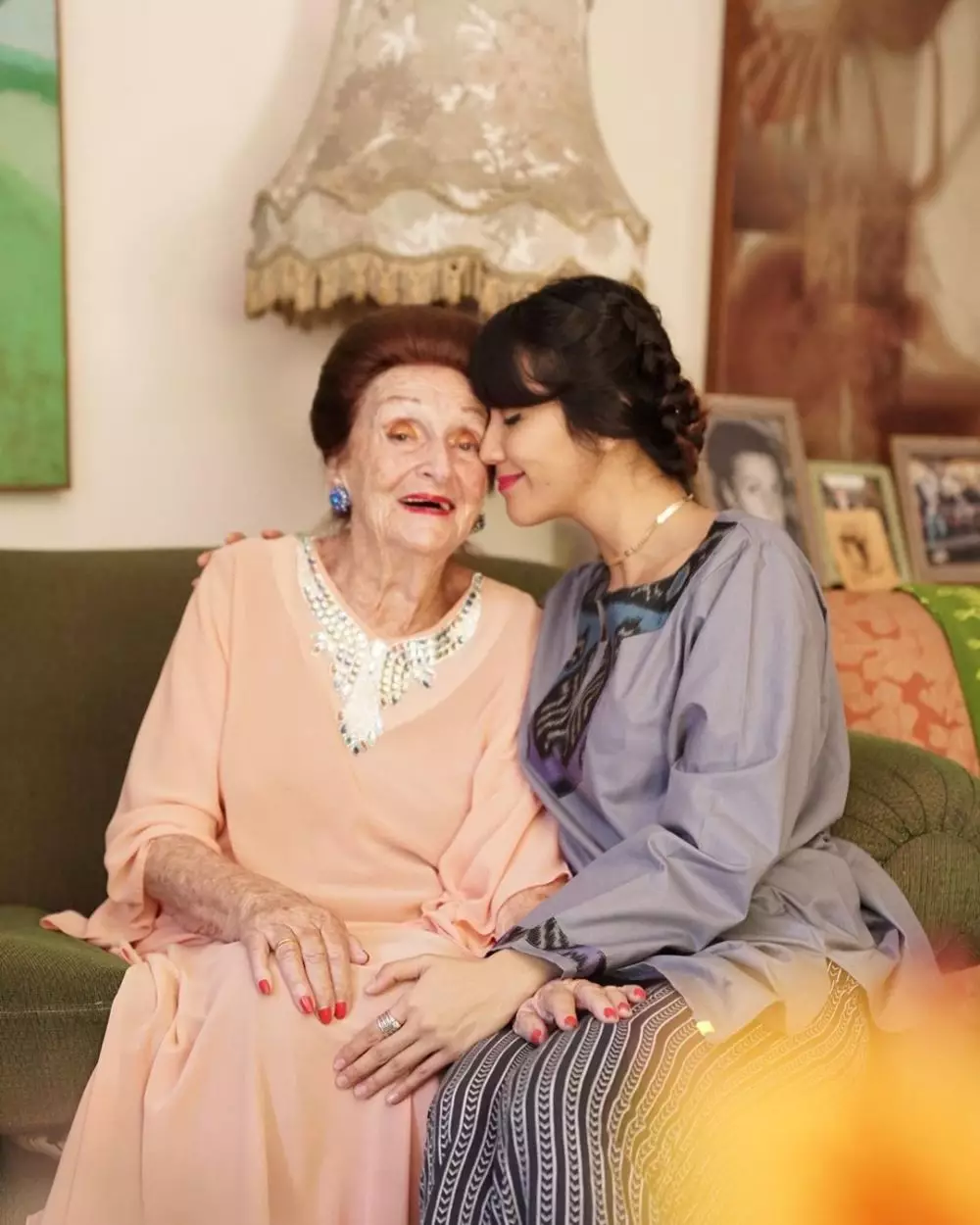 Potret Sharena Delon bareng nenek © Instagram Potret Sharena Delon bareng nenek © Instagram