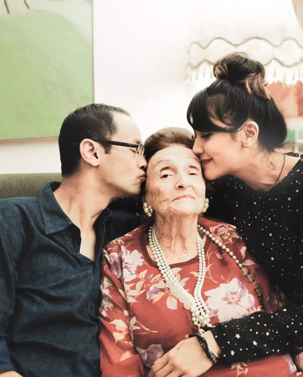 Potret Sharena Delon bareng nenek © Instagram Potret Sharena Delon bareng nenek © Instagram