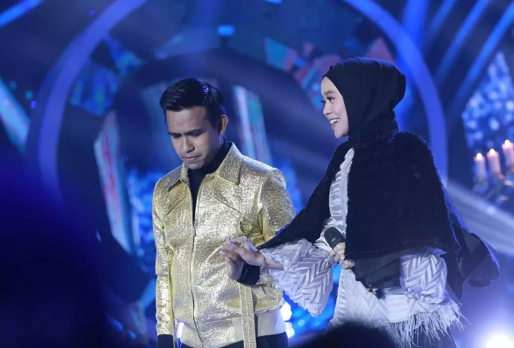 potret Lesty Kejora bareng pasangan duet © berbagai sumber