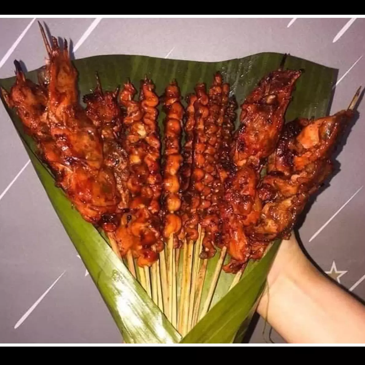 11 Momen lucu beli makanan tapi bentuknya nyeleneh, ada-ada aja