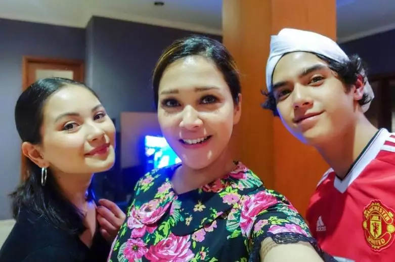 momen kedekatan seleb dengan orang tua pacar © berbagai sumber