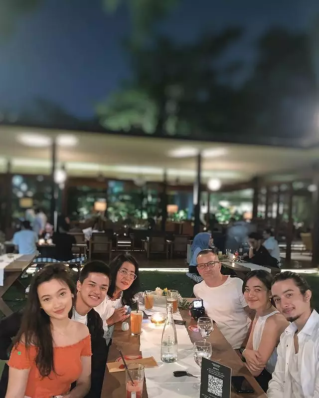 momen kedekatan seleb dengan orang tua pacar © berbagai sumber