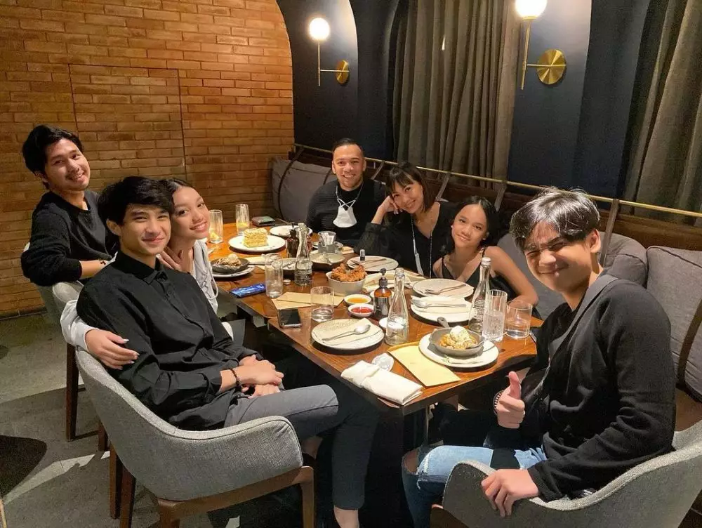 momen kedekatan seleb dengan orang tua pacar © berbagai sumber