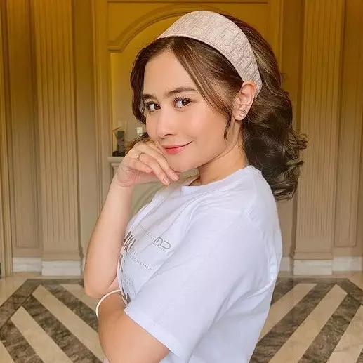 6 Rahasia wajah glowing Prilly Latuconsina, rajin pakai skincare malam